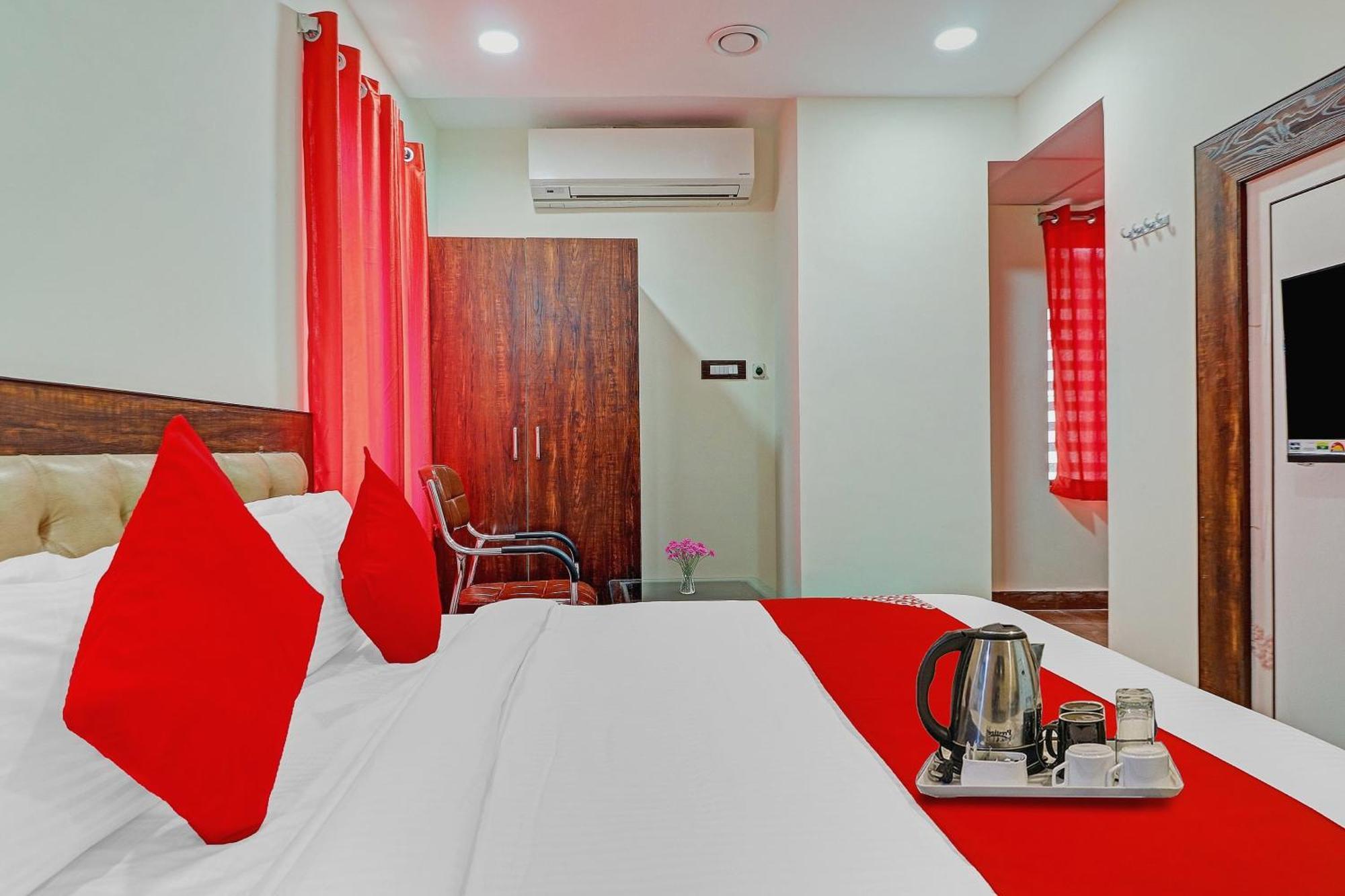 Heavens Inn Near Rasoolpura Metro Station Hyderabad Exterior photo